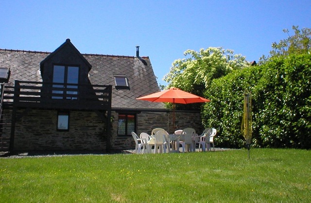 Woodland View Barn, South Brittany barn, free bikes, WiFi, near village.