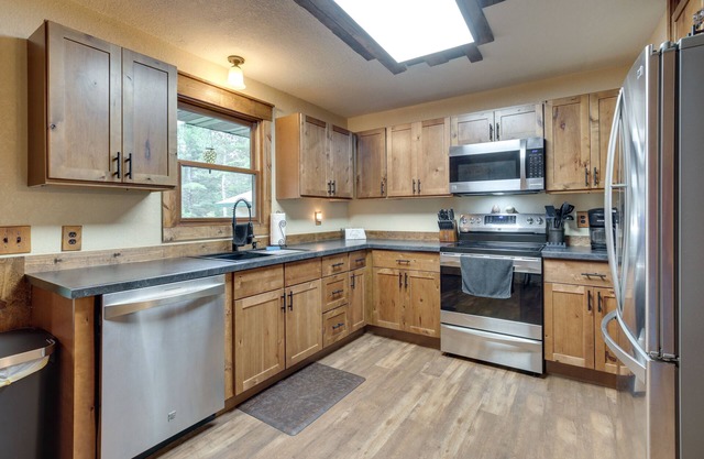 Woodruff Home w/Lake Access & Pier, Near Town!