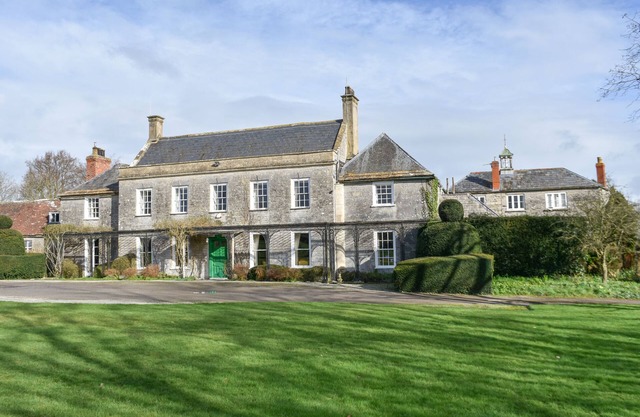 WOOTTON HOUSE, pet friendly, with pool in Butleigh Wootton