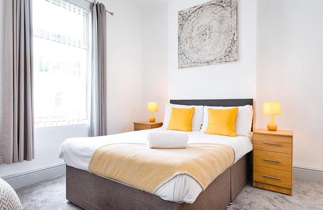 Work Stay - 3BR - Near Stadium - Smart TVs