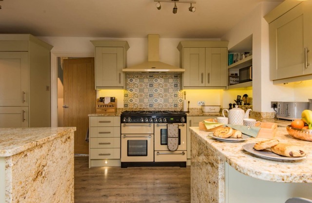 Worth Cottage, Worth