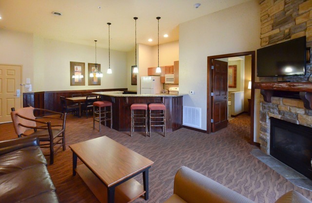 Wyndham Glacier Canyon ~ 3B Presidential ~ 8 Wristbands ~ Full Kitchen ~ HUGE!