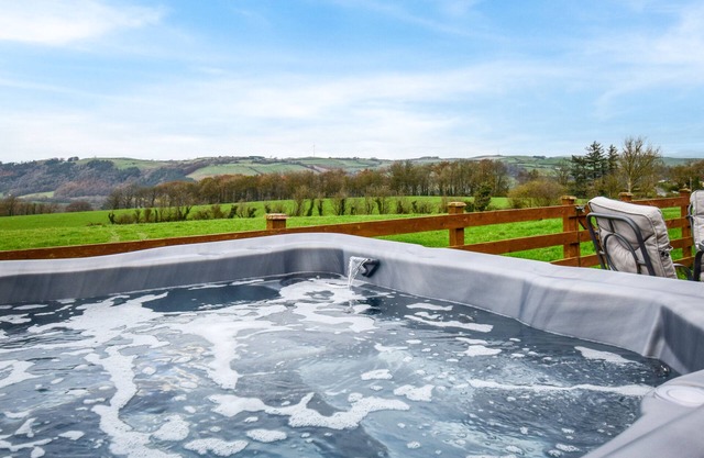 Y Ddinas - Two Bedroom House, Sleeps 4