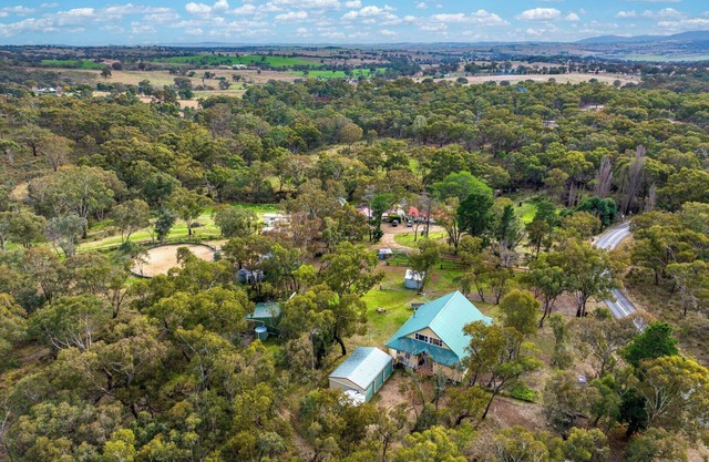 Yarrabin Holiday Country Retreat - whole complex and cabin. Minimum guests is 10
