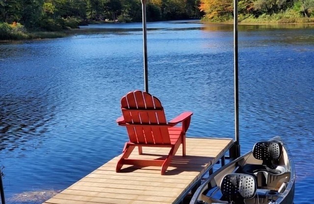 Year Round Waterfront Chalet in Amazing Private Location!