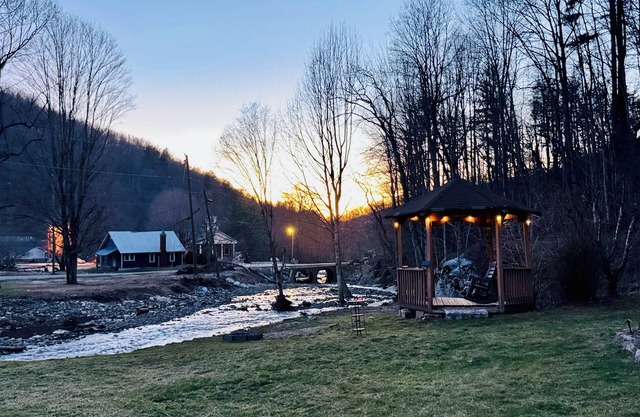 Yellow Mt. Cottage nCozy-Creek Front-Fire Pit