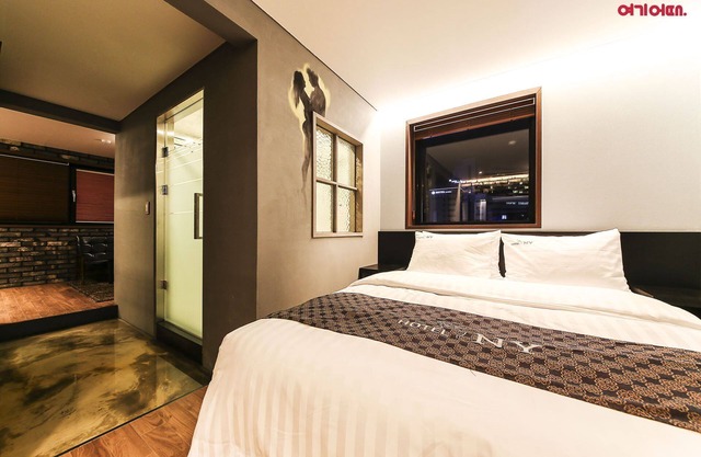 Yeongdeungpo Station New York Hotel