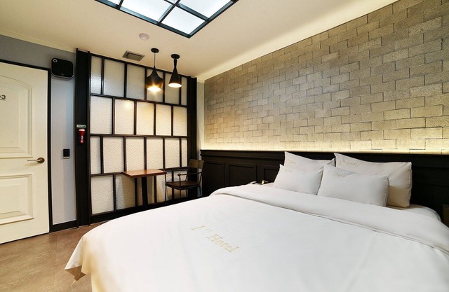 Yeosu 1st Avenue Hotel
