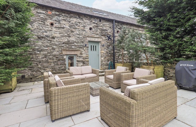 YEW COTTAGE, family friendly, luxury holiday cottage in Backbarrow