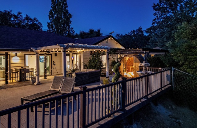Yosemite Luxe Family Lodge-Theater-Sauna-Spa-EV-Poker Table-Game Room-Pool table