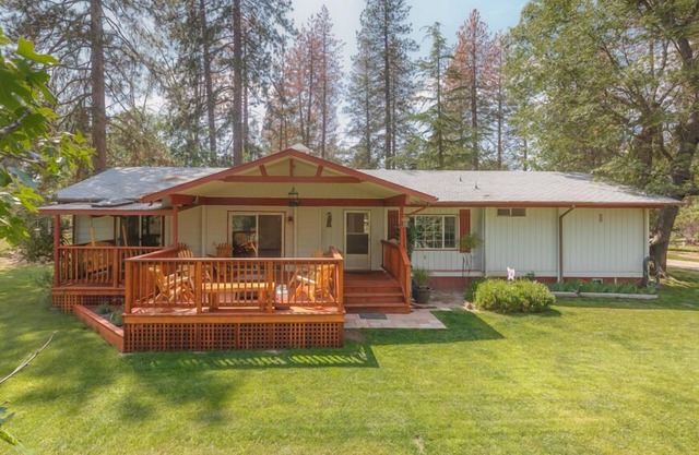 Yosemite Pines Retreat – Mini Ponies, Huge Yard, Spa, Pool & Play Area!