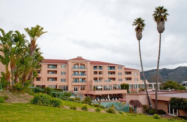 You Found It! 3 Spacious Units w/Full Kitchen, Free Parking, Onsite Pool