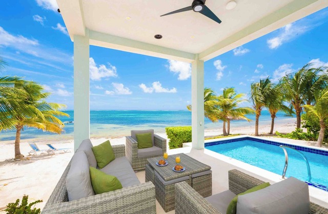 You'So Breezy: New Beach House w/Pool, & Backyard Snorkeling! Next to Ocean Frontiers