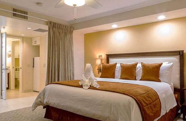 Your Coronado Paradise! Unit with Kitchenette! Outdoor Spa Tub!