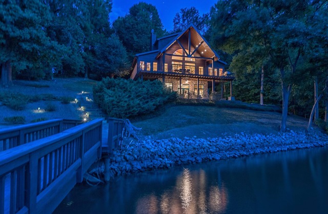 Your Lake Norman Cabin Lakefront Rental: Private Home | Lake Access | Sleeps 12