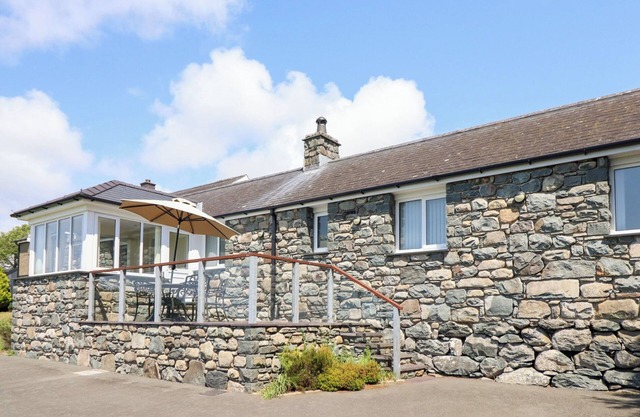 YSGUBOR NEWYDD PARC ISAF, family friendly in Dyffryn Ardudwy