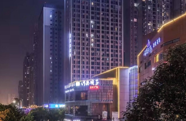Z Holiday Hotel