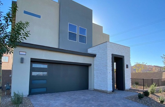 Zen Oasis w/ fire pit 🔥 and movie theater 🎥 - 15 min from strip!