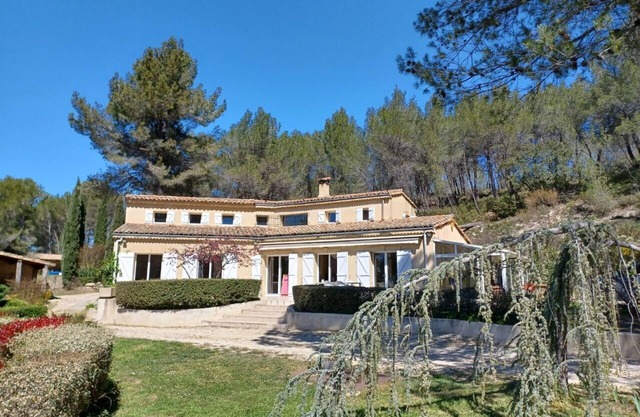 Zen villa in the heart of the Aix-en-Provence region