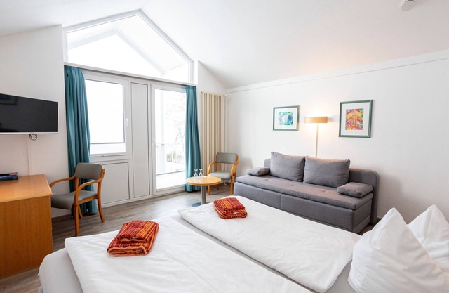Zimmer Stammhaus seitlicher Meerblick - Hotel Seebrücke
