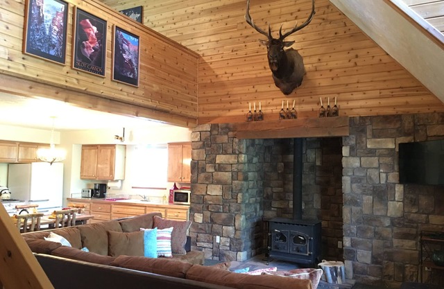 Zion & Bryce Family Cabin With Wifi, AC, Hiking Trails In Secluded Pine Forrest