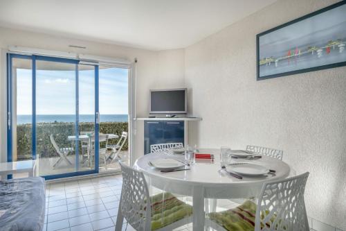 Le Croisic Apartment | À 200m de la plage, vue mer pour 4