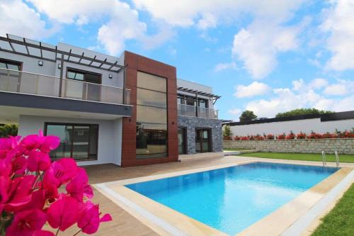 Cesme Villa | Çeşme Dalyan'da, Triplex Müstakil, Havuzlu Villa
