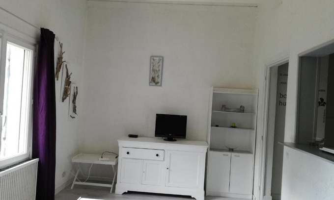 Aix-en-Provence Apartment | Écrin de verdure