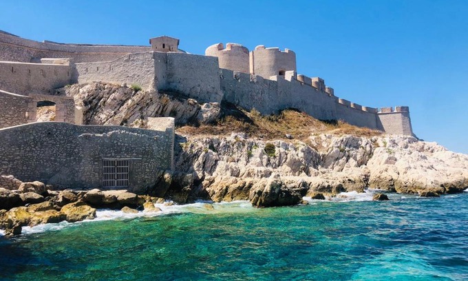 Les Iles Apartment | île du Frioul, la daurade du Frioul, marseille