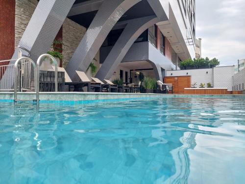 Bombas Apartment | Ótimo Apto, Jacuzzi aquecida e piscina, pertinho da praia