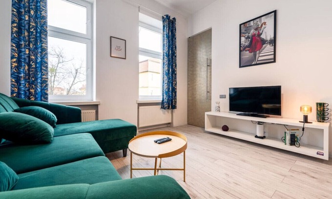 Srodmiescie Apartment | Środmieście Apt - Top Location, Tram&Park nearby - by Rentujemy
