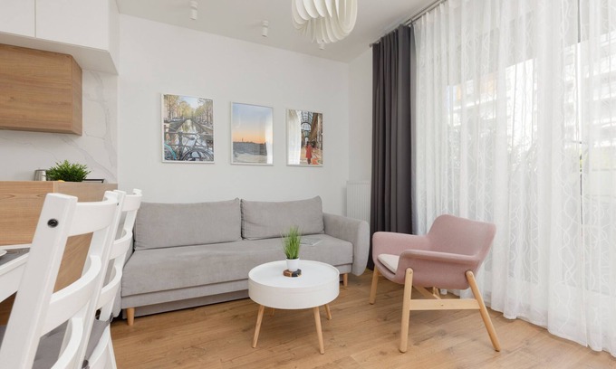 Zoliborz Apartment | Żoliborz Artystyczny Warsaw by Renters