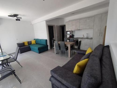 Karystos Apartment | Πολυτελές διαμέρισμα μπροστά στην παραλία MFD LUXURY APARTMENTS