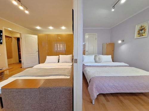 Sukhinovka Apartment | Двокімнатна квартира біля ТРЦ КИЇВ та Каштанової Алеї Документи для відряджень Мережа AlexApartments Цілодобове безконтатне заселення