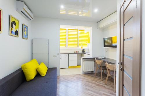 Holosiivskyj Apartment | Комфортні мині-апартаменти студіо на Юлії Здановської