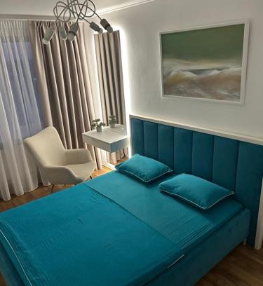 Cherkasy Apartment | Простора та стильна 2 кімнатна в центрі Черкас на бульварі Шевченко з панорамним видом та СмартТВ! Дві окремі охайні спальні з кондиціонерами,поруч парковка з охороною
