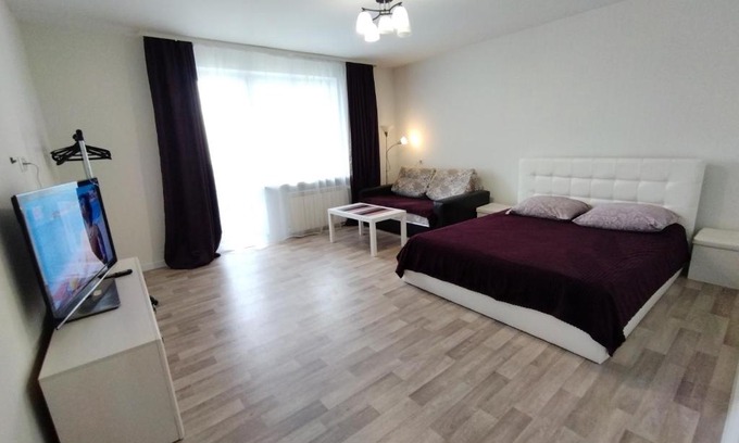 Frunzensky District Apartment | Прямо у метро по ул. Притыцкого!