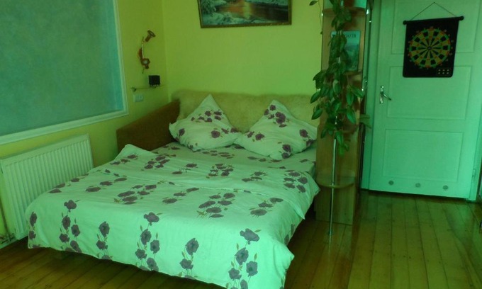 Storozhnytsya Apartment | "Ранчо" -басейн,тераса, квіти, сад