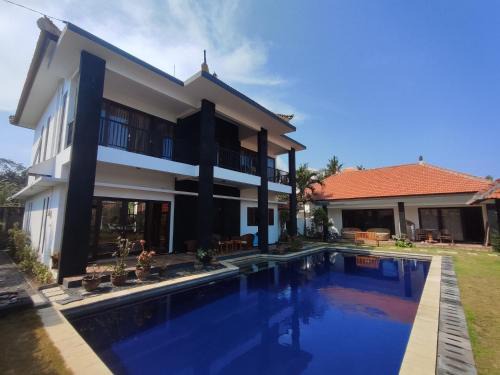 Dawan Villa | Роскошная вилла 4 спальни прямо на берегу океана на пляже Jasri beach
