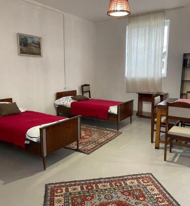 Yerevan Apartment | Спокойное уютное место где можно работать и жить