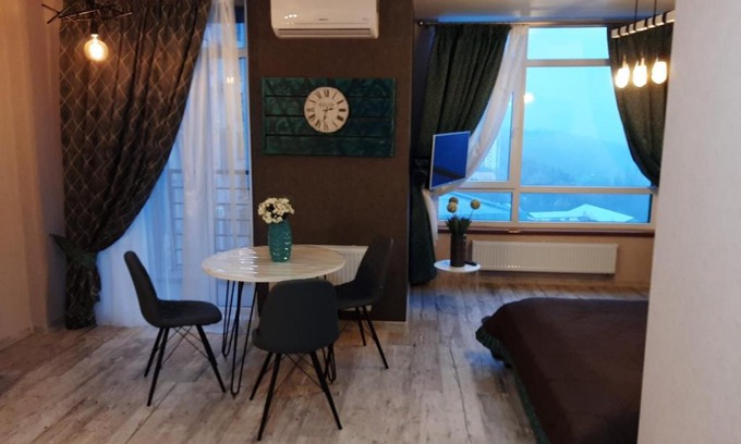 Holosiivskyj Apartment | Уютная видовая квартира в стиле лофт
