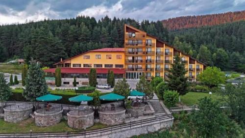 Satovcha Hotel | Хотелски комплекс "Дъбраш"