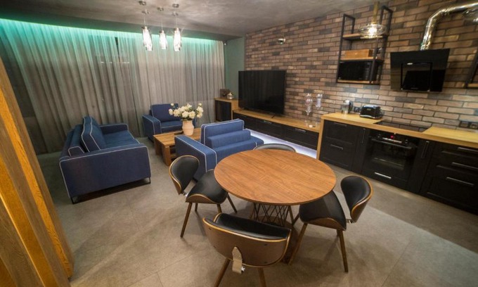 Pskov Old Town Apartment | Шикарная двухуровневая квартира 100 м кв на берегу реки, рядом парк и величественный кремль