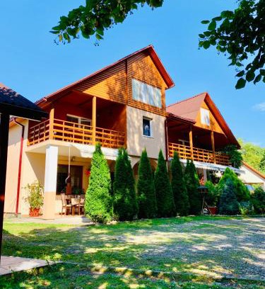 Nyzhnje Selyshche Hotel | Янтарная форель