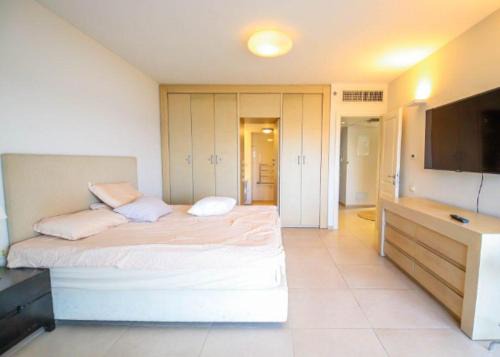 Herzliya Pituach Apartment | דירה עם נוף לים הרצליה