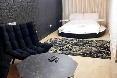 Haifa Bed & Breakfast | לאון ספא לופט - חדרי אירוח עם בריכה פרטית וסאונה בלב חיפה