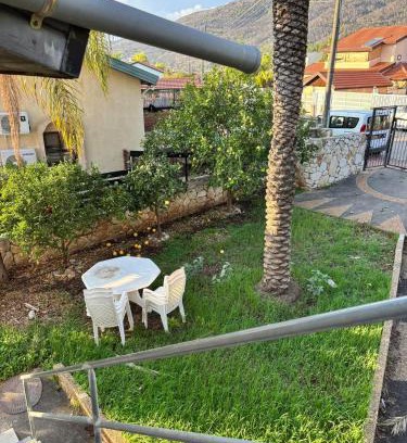 Shlomi Apartment | מול ההר