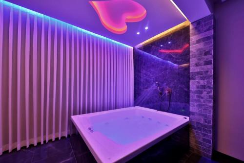Haifa Apartment | שקיעות אדומות