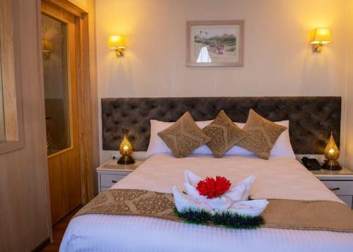 Luxor Hotel | دهبيه كوين شارلوت
