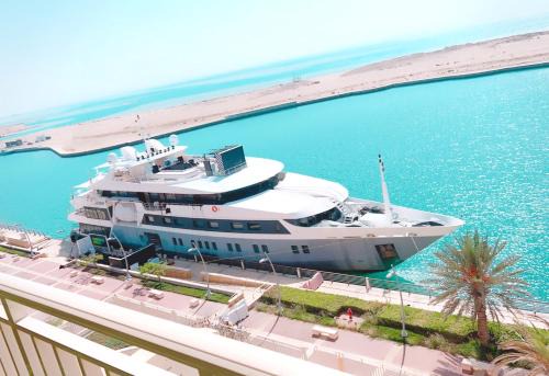 Bay La Sun Apartment | رويال مارينا بانوراما ثلاث غرف Royal Beach family and businesses